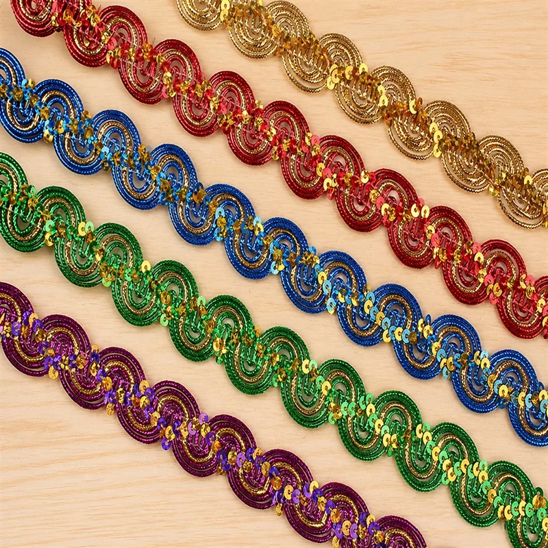 Galon décoratif à motifs doubles vagues, tons tons bijoux — Échantillon photographié de galon décoratif ; vérifier couleur et construction sur un échantillon réel