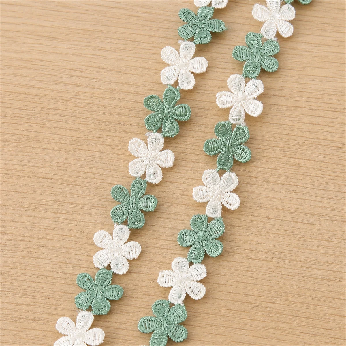 Mint and White Daisy Chain Trim — Photographed decorative trim sample; verify colour and construction with a physical sample