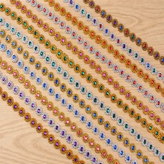 Galon à pendants à motifs points perlés, tons multicolores — Échantillon photographié de galon décoratif ; vérifier couleur et construction sur un échantillon réel