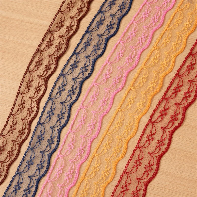 Ribete de encaje multicolor con festones finos — Muestra fotografiada de ribete decorativo; compruebe color y construcción con una muestra física