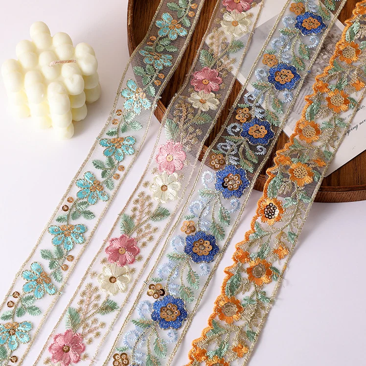 Cinta decorativa con flores rayadas, tonos multicolores — Muestra fotografiada de ribete decorativo; compruebe color y construcción con una muestra física