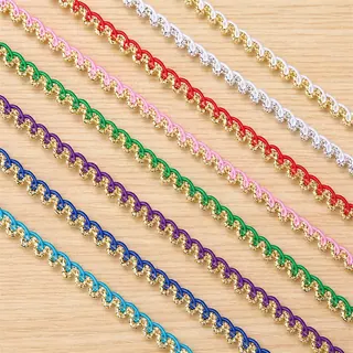 Galon métallisé multicolore à petites boucles — Échantillon photographié de galon décoratif ; vérifier couleur et construction sur un échantillon réel