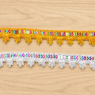 Galon à rangée brillante et pendants pointus — Échantillon photographié de galon décoratif ; vérifier couleur et construction sur un échantillon réel