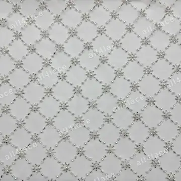 شبك معينات بزخارف شبيهة بالثلج