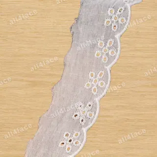 White Mini Daisy Eyelet Border