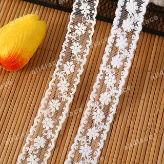 White paired flowers lace trim